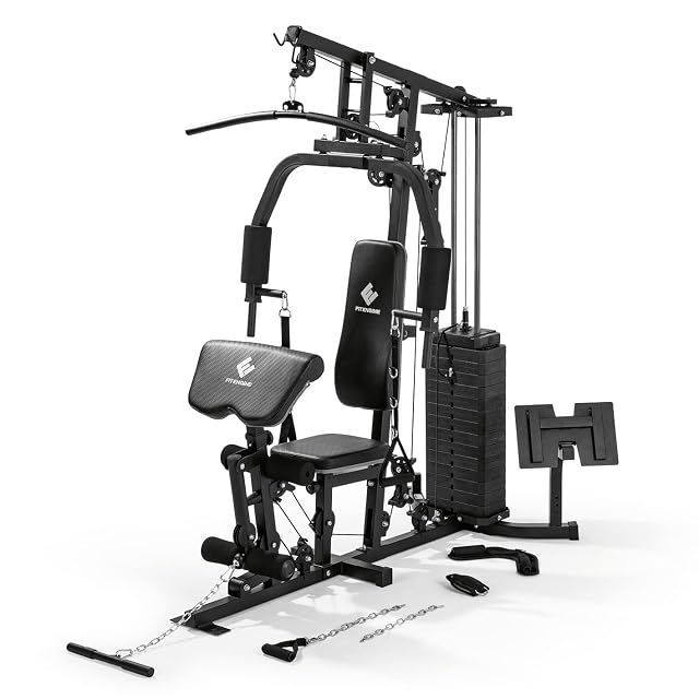 Station multifonction FitEngine avec barre de tirage, colonne de charges et rouleaux de jambes